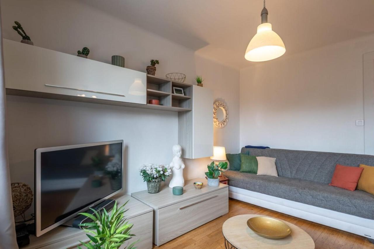 Апартаменты Petit Port Furnished Flat Анси Экстерьер фото