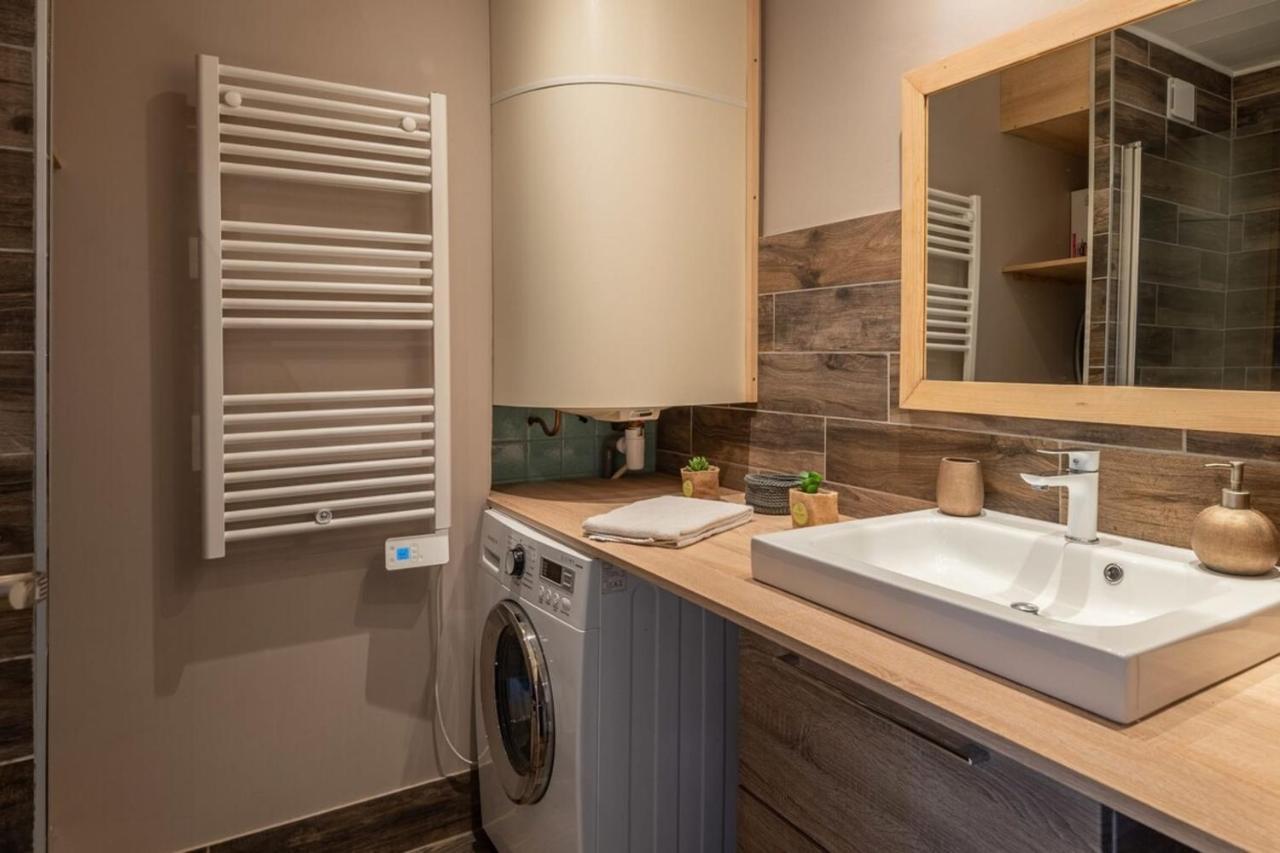 Апартаменты Petit Port Furnished Flat Анси Экстерьер фото